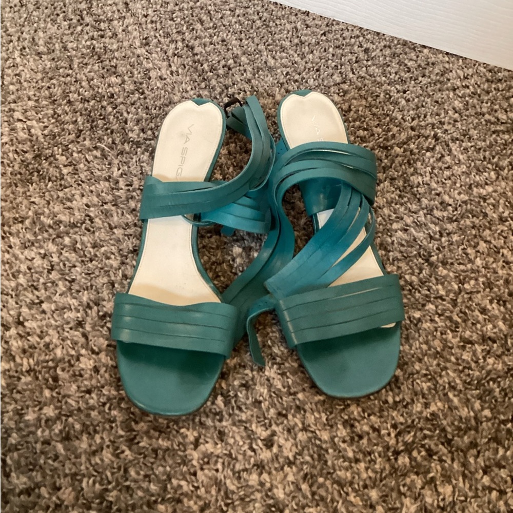 Vintage Size 9 1/2 Via Spiga strappy turquoise heels